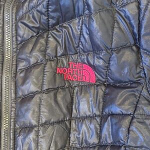 Women’s black north face jacket